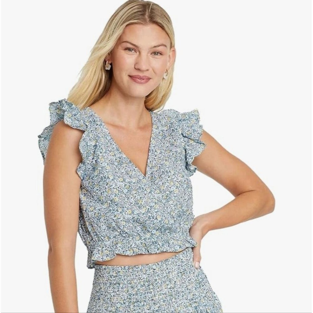 Universal Thread Women's Blue Floral Flutter Sleeveless Cropped Wrap Top Large🐈